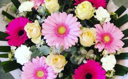 Top 5 Occasions to Send Flowers from Your Florist in Burnley
