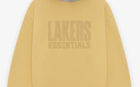 The Clean-Cut Essential Hoodie with Adjustable Drawstring Hood: A Wardrobe Staple for Every Season