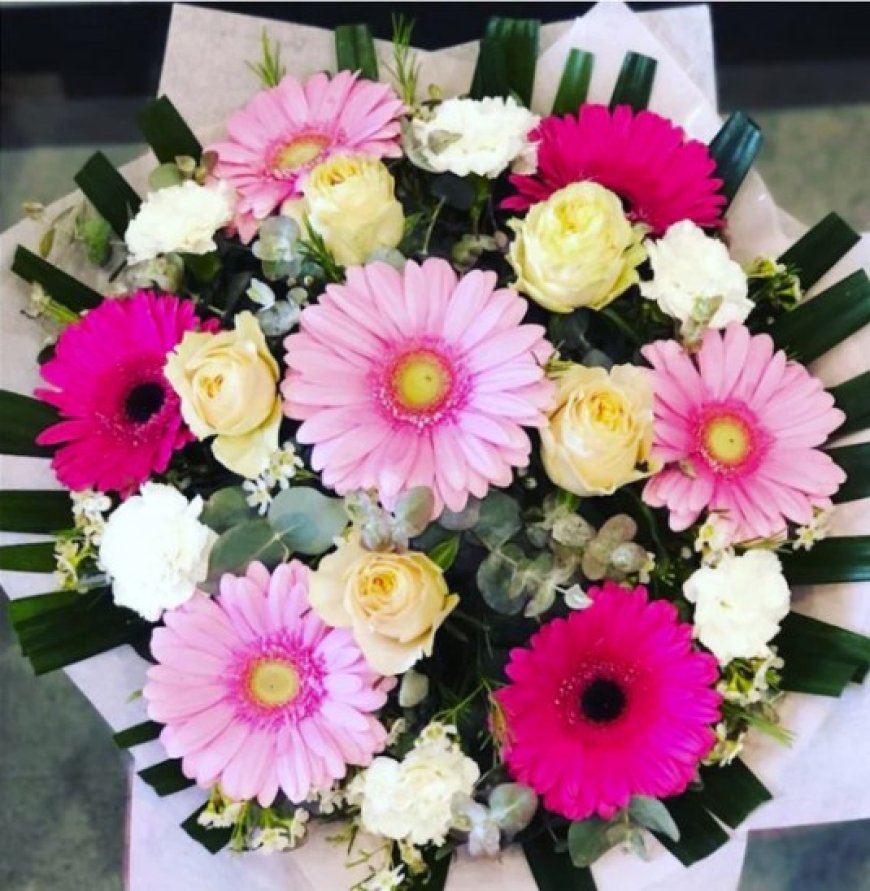 Top 5 Occasions to Send Flowers from Your Florist in Burnley