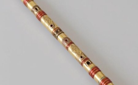 The Divine Significance of Choosing to Buy Krishna Flute Online