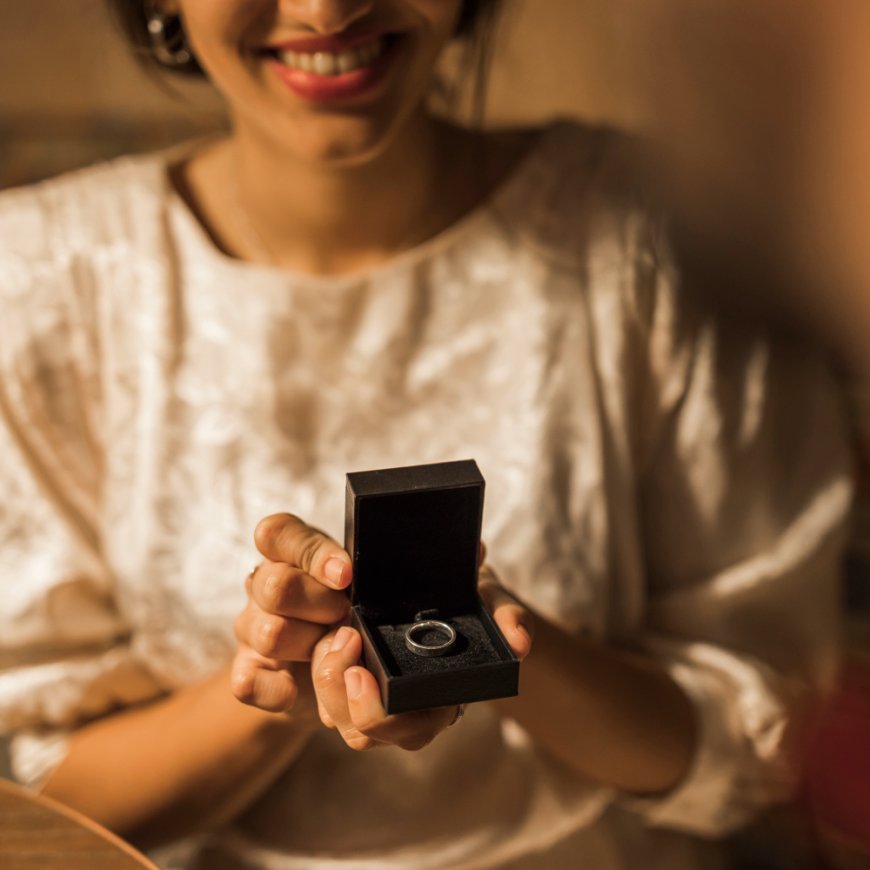 Moissanite Engagement Rings: The Secret to Chic Women Jewellery